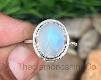 Blauer Feuer Mondstein Silber Ring, zierlicher blauer Mondstein Ring, ovaler Edelstein Silber Ring, handgemachter Boho Frauen Ring für Jahrestagsgeschenk