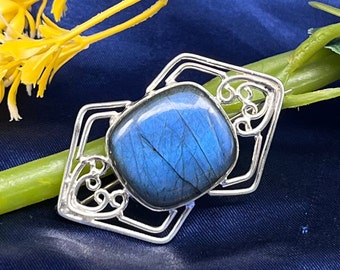 Broche de labradorita hecho a mano: Plata de ley 925, diseño celta.