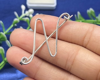 Benutzerdefinierte Initialen Brosche für Bräutigam Männer Silber Initialen Buchstaben Personalisierte Hochzeit Pin Best Man Schmuck Geschenke, kundenspezifische Broschen für Frauen