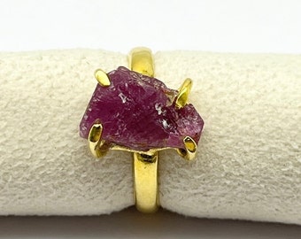 Ruby Ring, Gold Plated Ruby Ring, Raw Ruby Ring, Raw Stone Ring, July Birthstone Ring, Ruby Gemstone Ring, Raw Crystal Ring, Delicate Ring