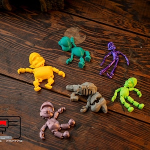Articulated 3D printed Mario set, flexi game character, fidget toy