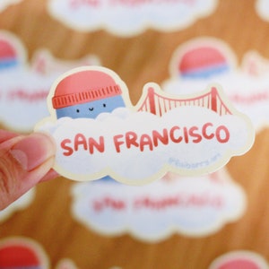 Autocollant imperméable en vinyle | San Francisco et Karl le brouillard