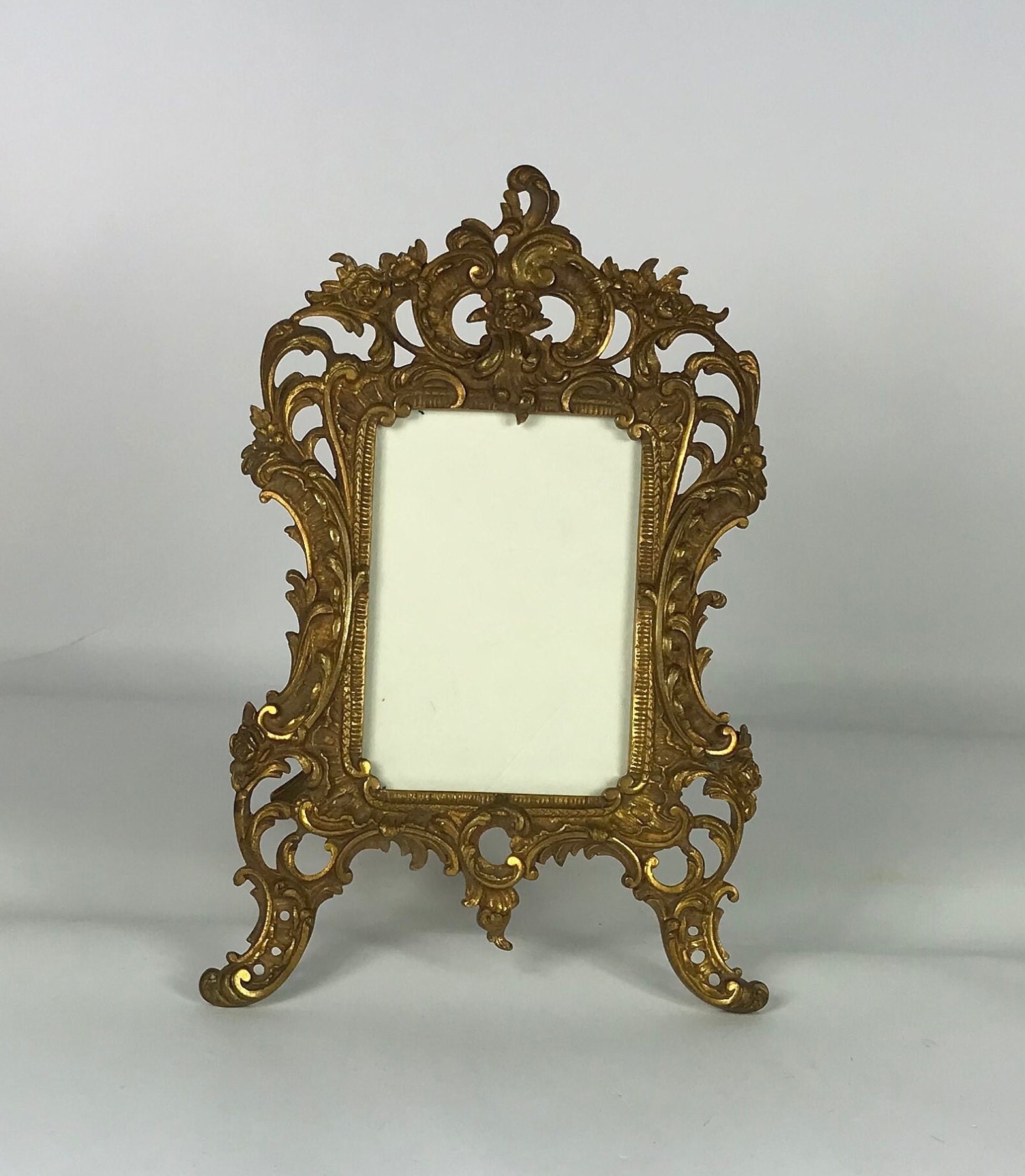 Belle Grande Français Cadre de Photographie en Bronze Doré Style Rococo Antique. Vers 1900