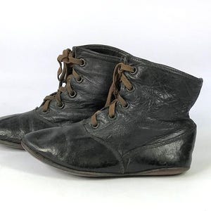 Antike viktorianische schwarze Leder Schnürschuhe für Kleinkinder mit Ledersohlen