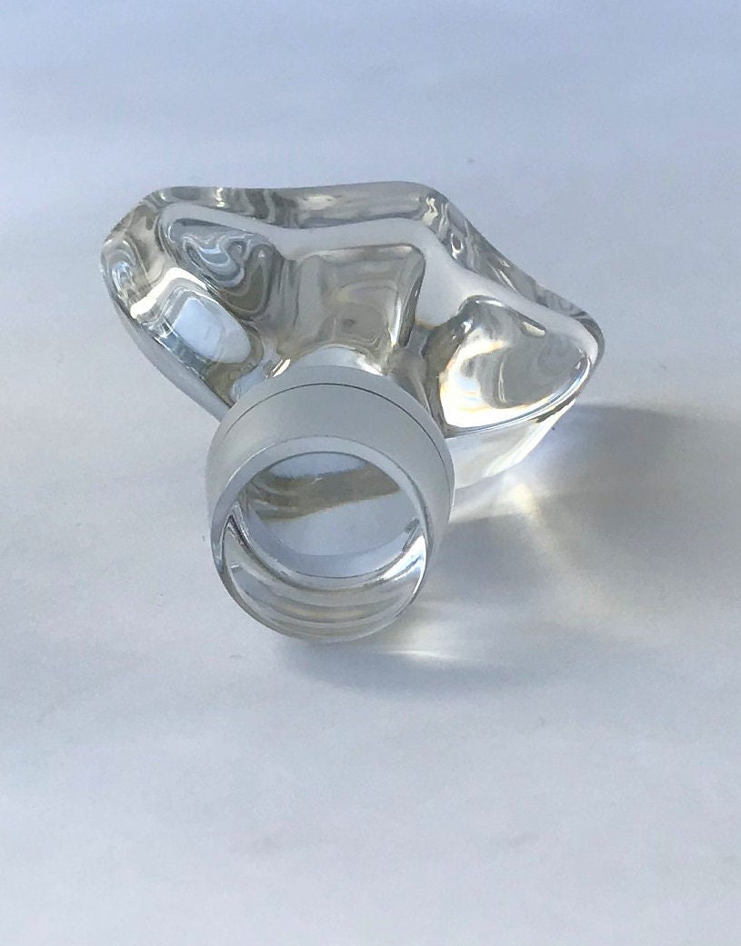 ヴィンテージのドーム・フランス製クリスタルデキャンタ。ドームの