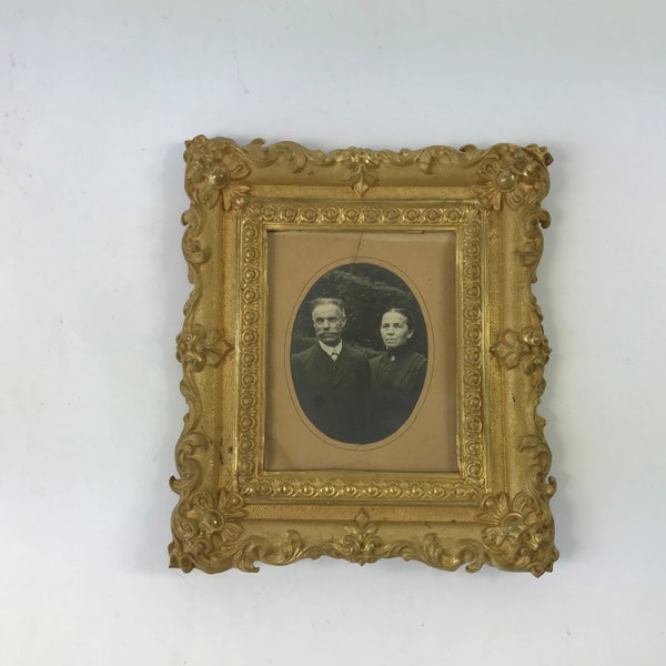 Magnifique cadre repoussé doré français du 19ème siècle et photographie imprimée à l'albumine.