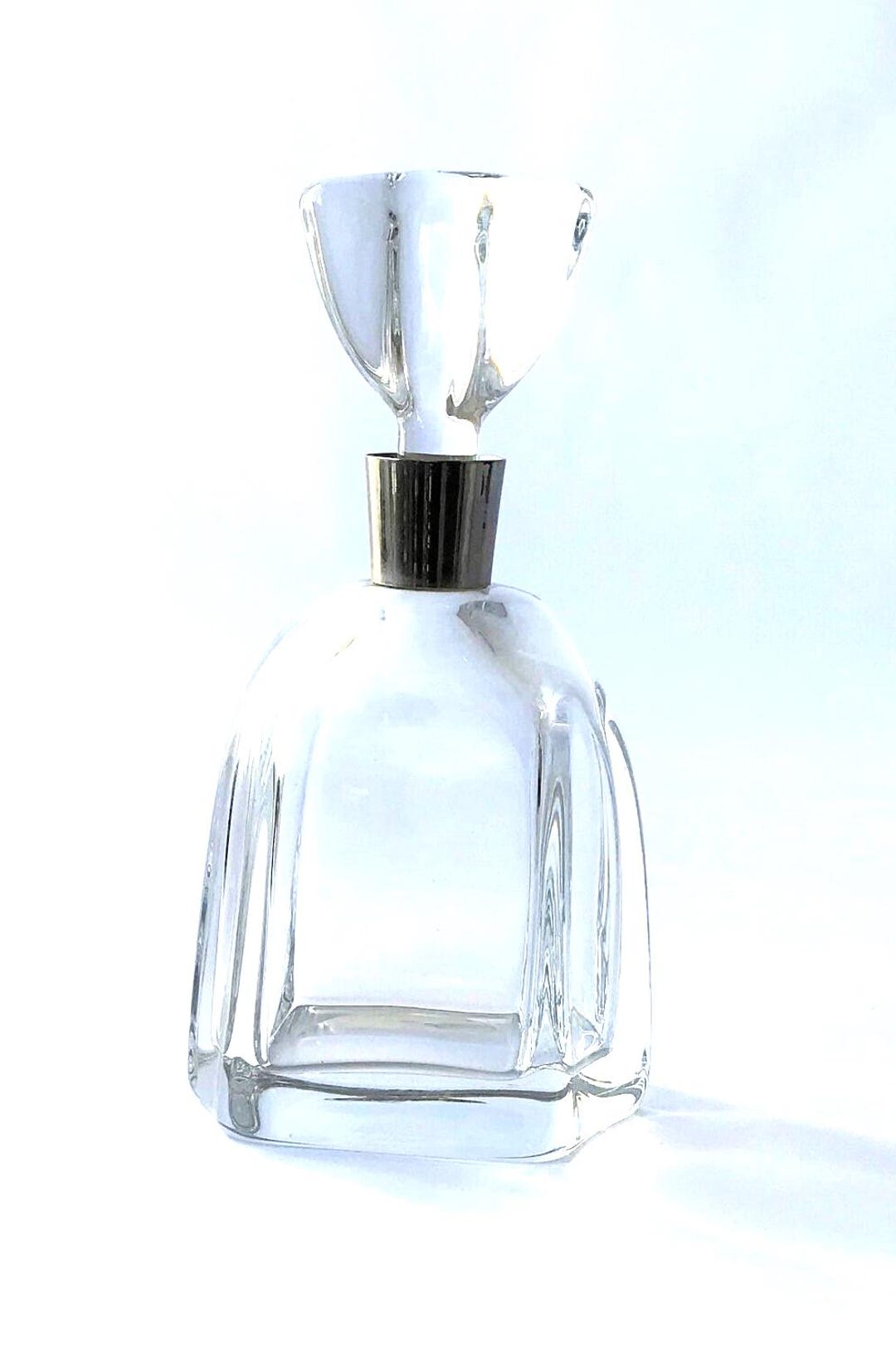ヴィンテージのドーム・フランス製クリスタルデキャンタ。ドームの