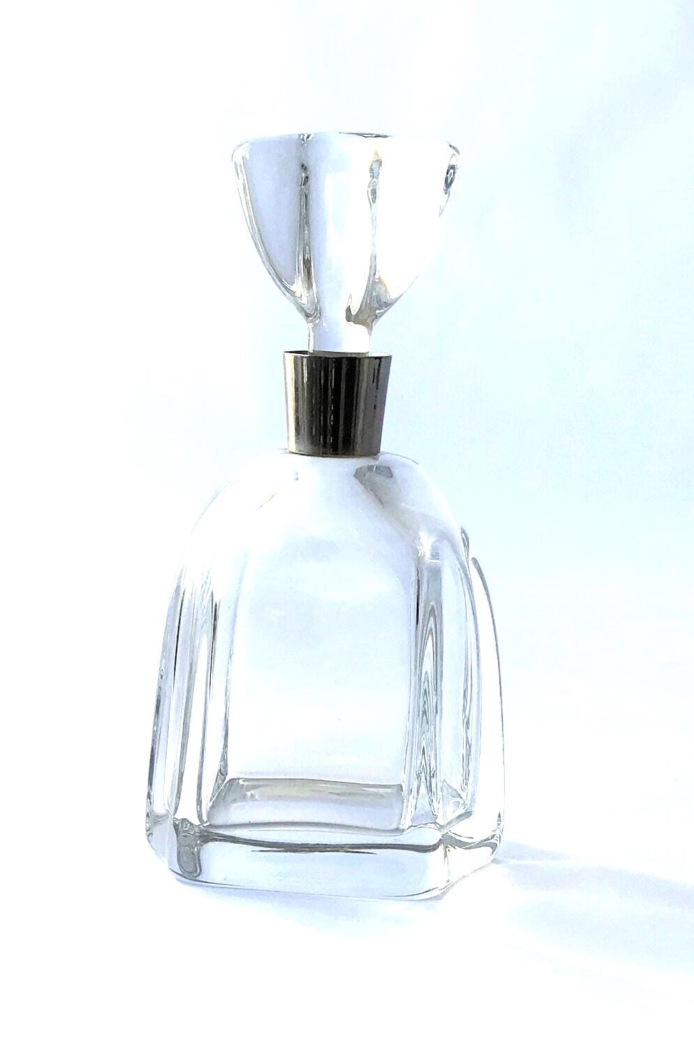 ヴィンテージのドーム・フランス製クリスタルデキャンタ。ドームの