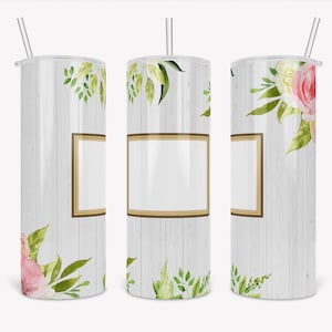 Puede incluir: Tres vasos de acero inoxidable con fondo de madera blanca y diseños florales. Cada vaso tiene un marco dorado con un espacio en blanco para la personalización.
