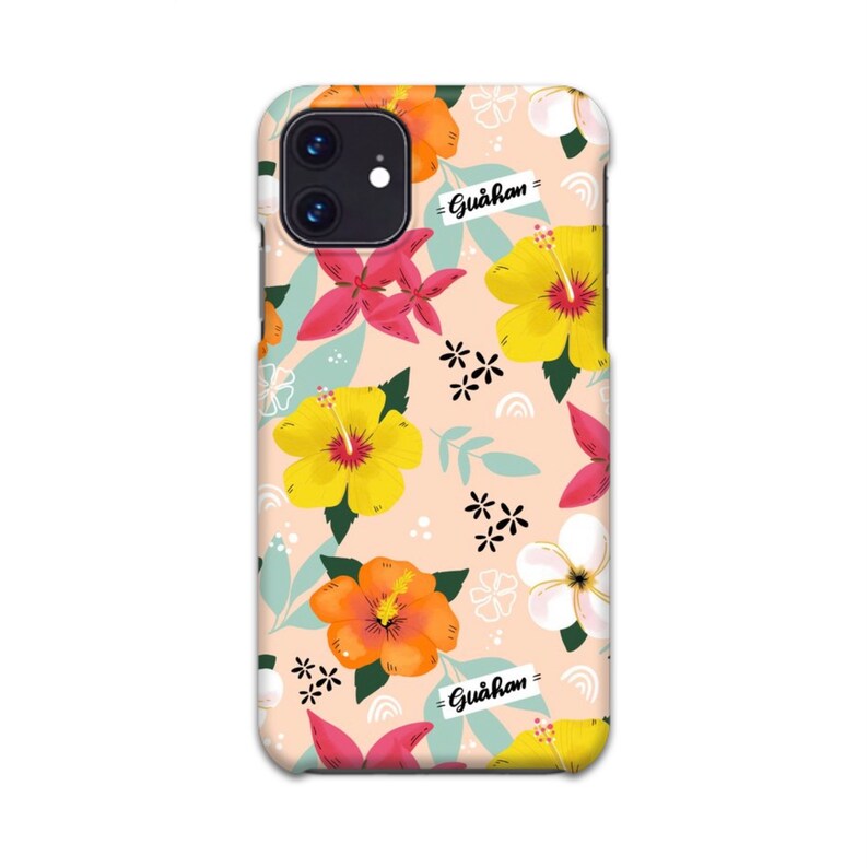 May include: A pink phone case with a floral pattern featuring yellow, orange, red, and white hibiscus flowers. The text "Gu&aring;han" is printed on the case.