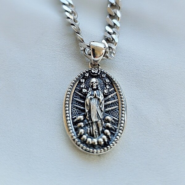 Pendentif La Santa Muerte fait main -Pendentif Saint mort- Un symbole précieux de croyance et de protection