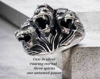 Anillo de Cerbero: Perro de tres cabezas de plata de ley, joyería de mitología gótica.