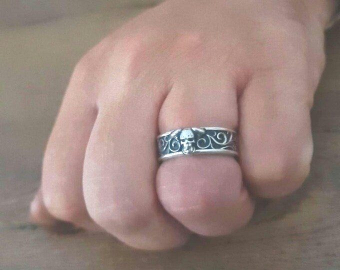 Skull and Engine with ornaments Ring-Edgy design-Handmade 925 silver-Perfect accessory for bikers.