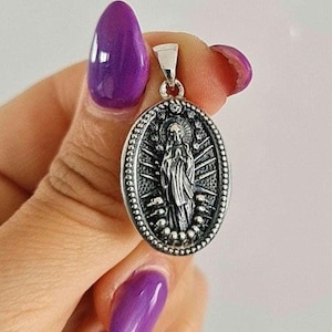 Colgante de La Santa Muerte en plata de ley / Collar de santo popular mexicano / Joyería de amuleto de protección / Regalo del Día de los Muertos para él/ella sólido