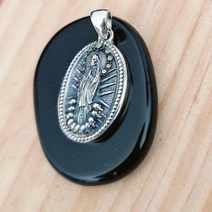 Colgante de La Santa Muerte en plata de ley / Collar de santo popular mexicano / Joyería de amuleto de protección / Regalo del Día de los Muertos para él/ella sólido