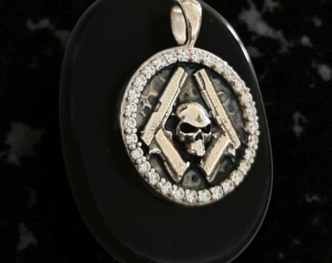 Skull  Guns bordered with Ziecon Gothic Biker Necklace for men & women   Rebel Outlaw Motorcycle Gift