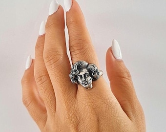 Marilyn Monroe Inspired Sterling Silver Ring: Vintage Hollywood Glamour