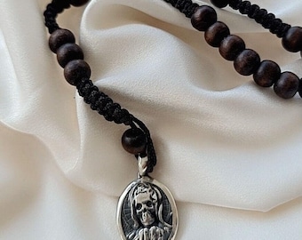Handcrafted 925 Silver Santa Muerte Skull Pendant: Gothic Jewelry