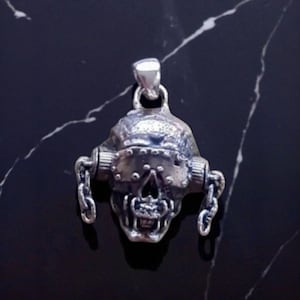 Vic Rattlehead Pendant -Heavy Metal   -Unique & Edgy Men&#39;s Silver jewelry - Ideal Gift for Metalheads