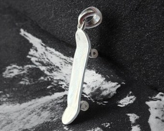 Colgante de patineta de plata esterlina: Regalo para patinadores