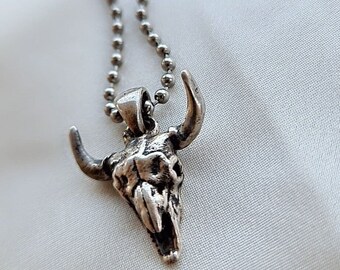 Handmade Buffalo Skull Carved Sterling Silver Necklace - Perfect Gift for Western Enthusiasts - Exquisite Handmade Jewellery for Nature