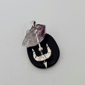 Vayne Crossbow Pendant – Silver Ballista Necklace – LoL Jewelry – Final Hour Ability – Gamer Gift – Handmade LoL Accessory