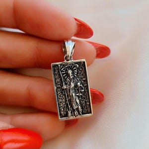 Ciondolo La Santa Muerte in argento sterling fatto a mano: protezione divina gotica