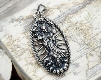 Santa Muerte Pendant  - Distinctly  Angel of Death's Mystique   "amuleto de plata"