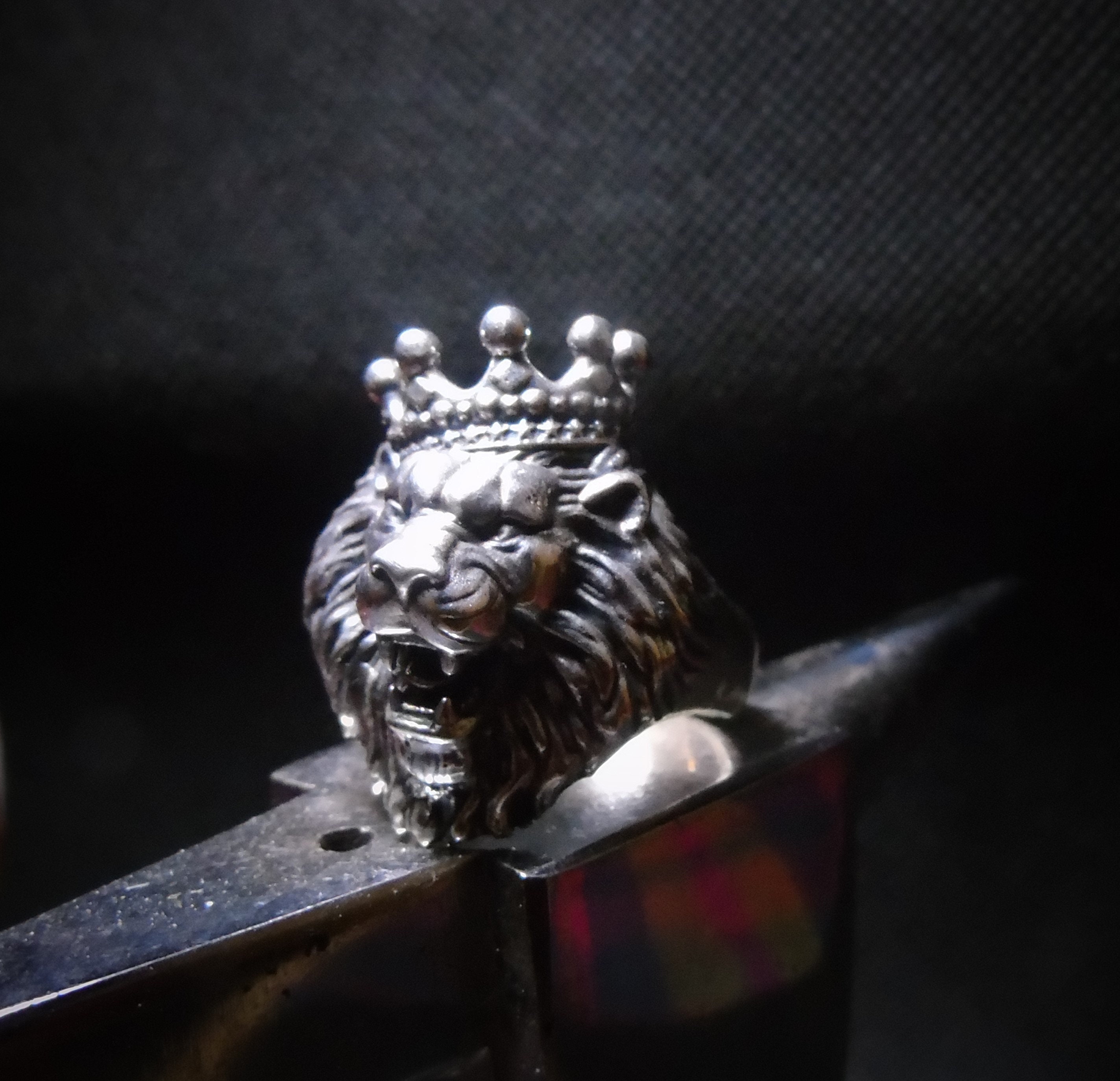 Lion with hotsell crown ring