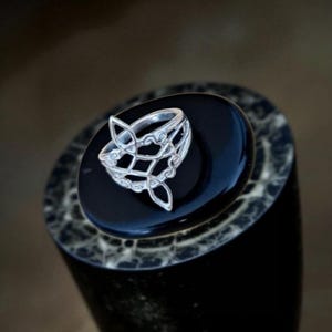 Sterling Silver Witch&#39;s Knot Ring: Celtic Symbol of Protection