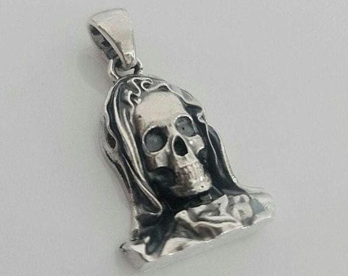 La Santa Muerte  Silver Skull Pendant - Warrior  Protector of Souls  joyería gótica