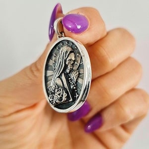 Ciondolo con preghiera della Santa Muerte - Prezioso simbolo di fede e protezione - Santa Morte