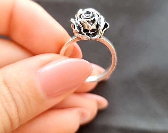 Rose Skull Ring - Unleash Your Rock n Roll Passion -  - Romantic Gift - Gothic promise ring