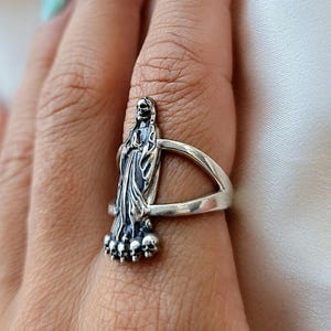 Anello Santa Muerte fatto a mano: anello gotico con teschio in argento 925