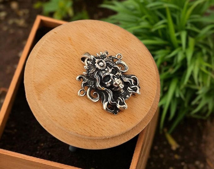 Sterling Silver Crowned Skull Pendant: Gothic Biker Jewelry