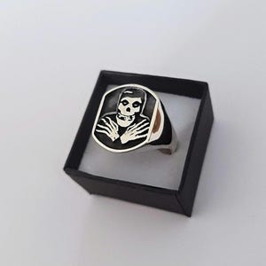 Sterling Silver Misfit Skull signet Ring: Punk Biker Horror Jewelry