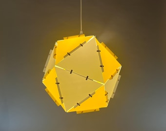 Lámpara colgante colorida. Diseño escandinavo. Iluminación ambiental hermosa y colorida. Pantalla moderna para lámpara colgante. Luminaria ecológica.