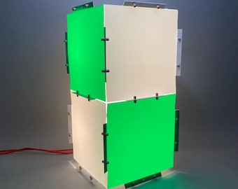 Columna de luz geométrica de color, convertible en lámpara de mesa o lámpara colgante. Elegancia minimalista del diseño japonés.