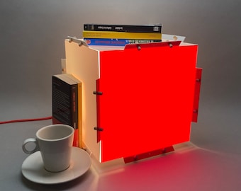 Lámpara de mesa de diseño escandinavo. Hermosa y colorida luz ambiental. Lámpara ecológica y multiusos que puede usarse como lámpara de mesa o colgante.