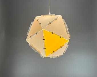 Lámpara colgante colorida. Diseño escandinavo. Hermosa luz ambiental colorida. Pantalla moderna para lámpara colgante. Iluminación ecológica.