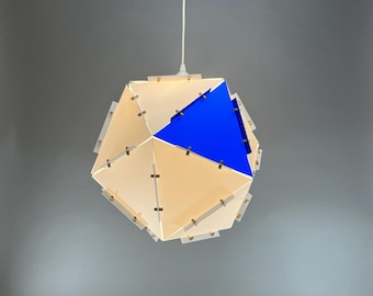 Lámpara colgante colorida. Diseño escandinavo. Hermosa luz ambiental colorida. Pantalla moderna para lámpara colgante. Iluminación ecológica.