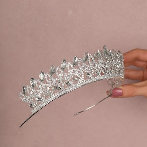 Crystal Wedding Tiara, Wedding Hair Tiara, Wedding Tiara, For Bride Beautiful Tiara, Crown For Wedding, Wedding Crystal Crown Bridal Tiara