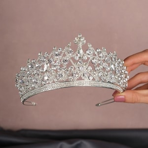 Elegant Headpiece for Brides and Bridal Gifts - Vintage Bridal Tiara - Royal Rhinestone Wedding Tiara, Antique Bridal Hair Accessory,