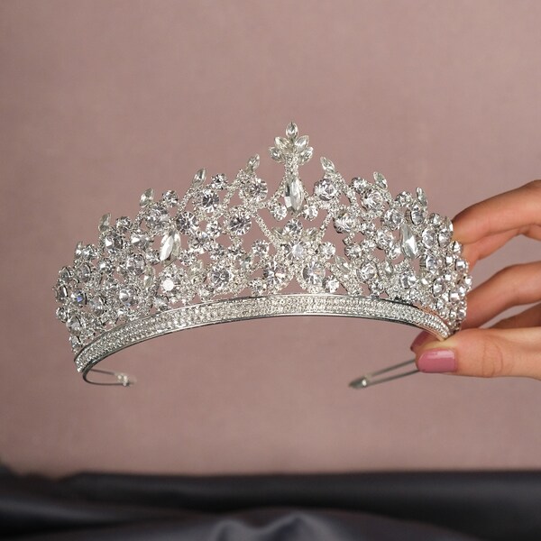 Rhinestone Bridal Tiara: Elegant Wedding Headpiece