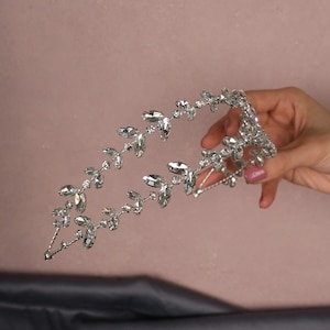 Wedding Tiara, Floral Bridal Tiara, Wedding Tiara, Bridal Crown, Wedding Crown, Crystal Tiara, Floral Bridal Headpiece, Henna Tiara, Tiara