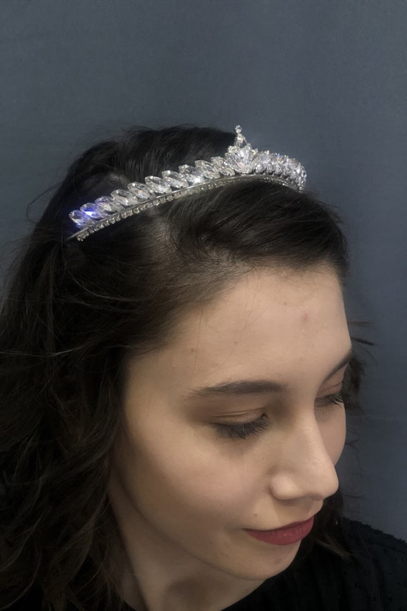 Elegant Silver Tiara for Women Amazon.com : Didder Silver Crystal Tiara Crown Headband  main image 4