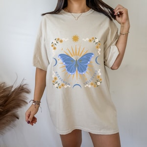 Camisa celestial Camisa mariposa Camisa bruja Camisa mística Camisa Sol Camisa Luna Camiseta Mariposa Top Espiritualidad Camisa Camisa Wanderer