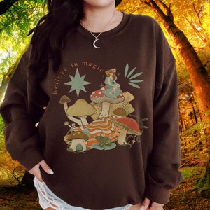 Fairycore Clothing Mushroom Sweatshirt Frog Sweatshirt Witchy Sweatshirt Goblincore Clothing Cottagecore Sweatshirt Aesthetic Clothes