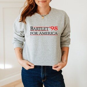 Sudadera con capucha "Bartlet For America 1998" de El Ala Oeste, sudadera de campaña electoral, sudadera con capucha del Día de la Independencia de EE. UU., sudadera de regalo del 4 de julio imagen 2