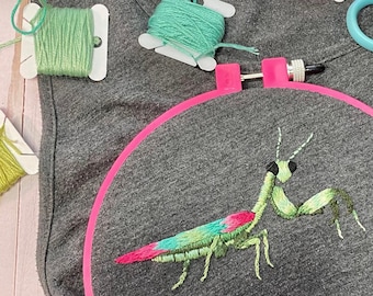 Padrão de bordado Pastel Praying Mantis. Padrão 6". DOWNLOAD DIGITAL.